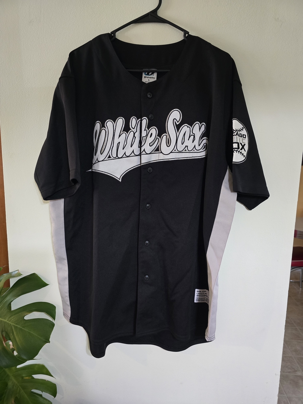 Chicago White Sox Black Button-Up Jersey, Large